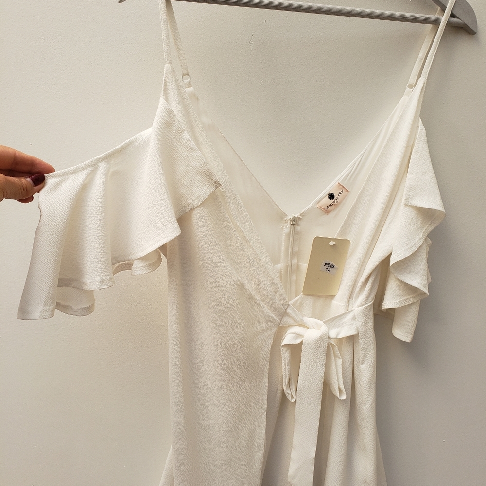 Morning Mist White Wrap Front V Neck Off The Shoulders Romper Women's Size M - Picture 2 of 14